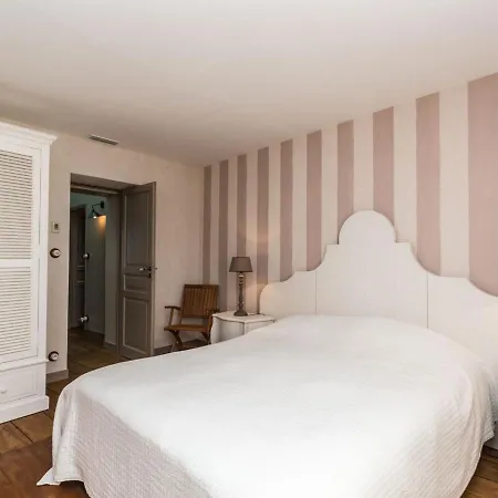 Petit Sergent With Pool, Cinema Villa *