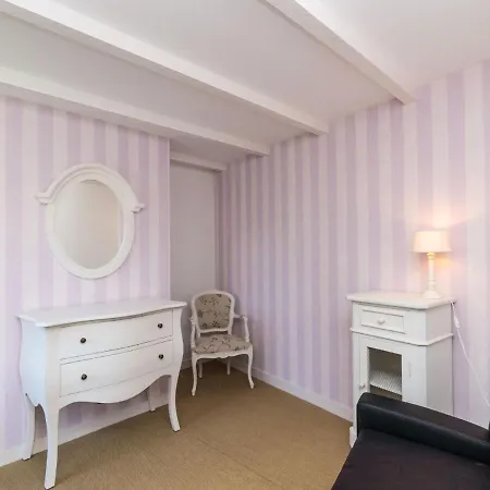 Petit Sergent With Pool, Cinema Villa *