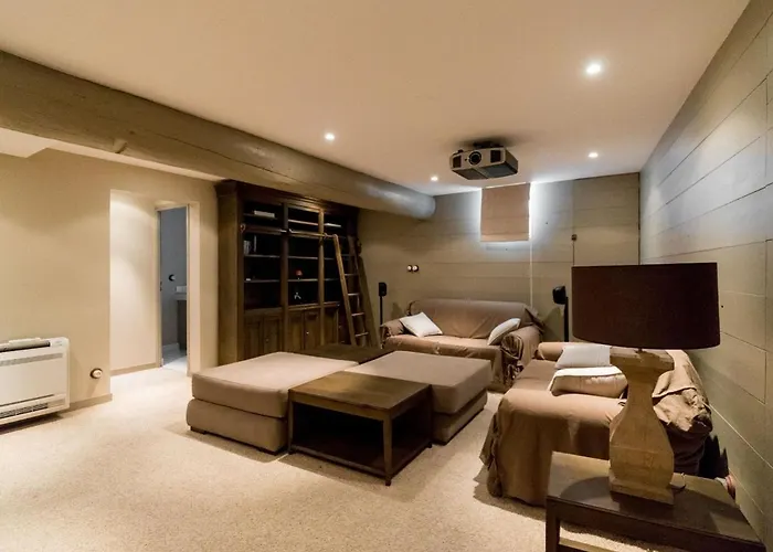 Petit Sergent With Pool, Cinema *