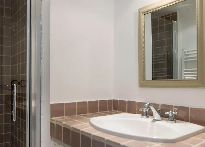 Petit Sergent With Pool, Cinema Villa *