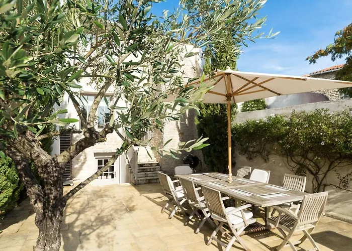 Petit Sergent With Pool, Cinema Villa Saint-Martin-de-Ré