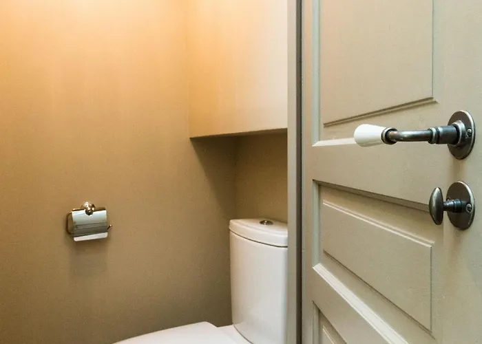 Petit Sergent With Pool, Cinema *