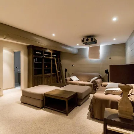 Petit Sergent With Pool, Cinema *