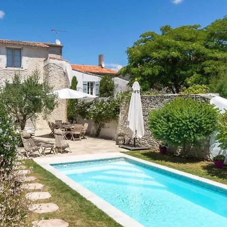 Villa Petit Sergent With Pool, Cinema