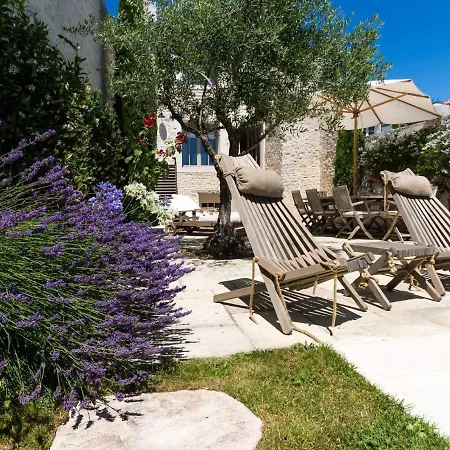 Villa Petit Sergent With Pool, Cinema