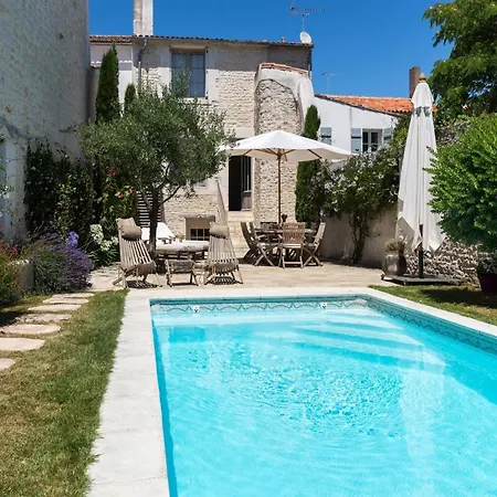 Βίλα Petit Sergent With Pool, Cinema