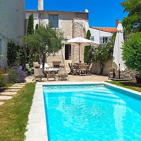 Βίλα Petit Sergent With Pool, Cinema