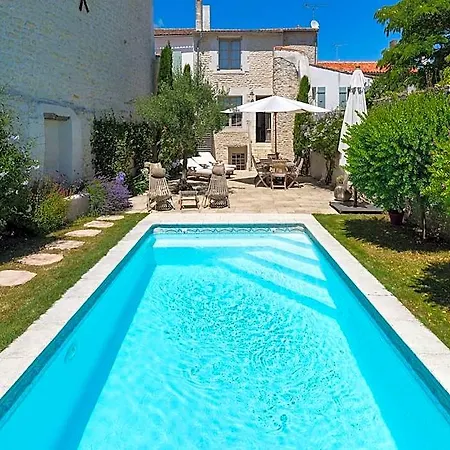 Petit Sergent With Pool, Cinema