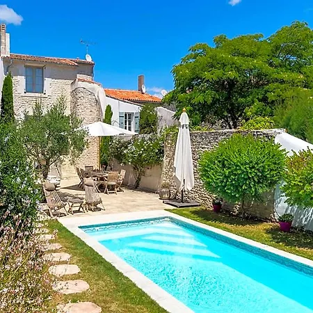 Petit Sergent With Pool, Cinema Saint-Martin-de-Ré