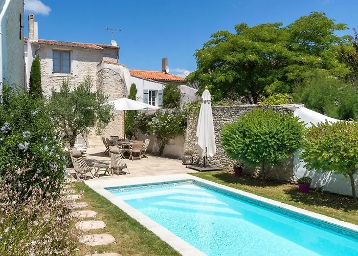 Villa Petit Sergent With Pool, Cinema