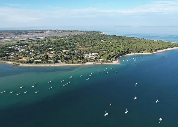 Petit Sergent With Pool, Cinema * Saint-Martin-de-Ré